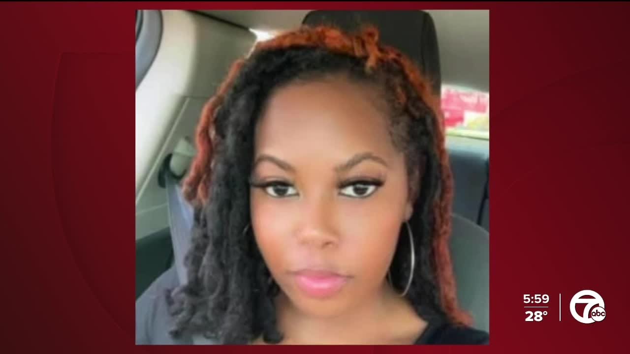 Police investigating Roseville apartment in missing mom case - YouTube