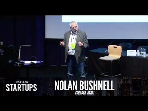 Βίντεο: Nolan Bushnell Καθαρή αξία: Wiki, Έγγαμος, Οικογένεια, Γάμος, Μισθός, Αδέρφια