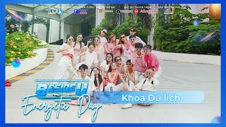UEH FLASHMOB CRAZY CRUSHES BY KHOA DU LỊCH - NỐI VÒNG TAY LỚN 2022: BESIDE U