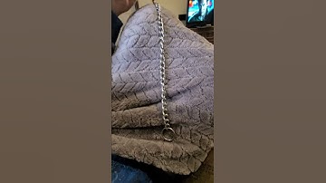 How to put on a choke chain....make sure it makes a P not a Q when u put it on your dog