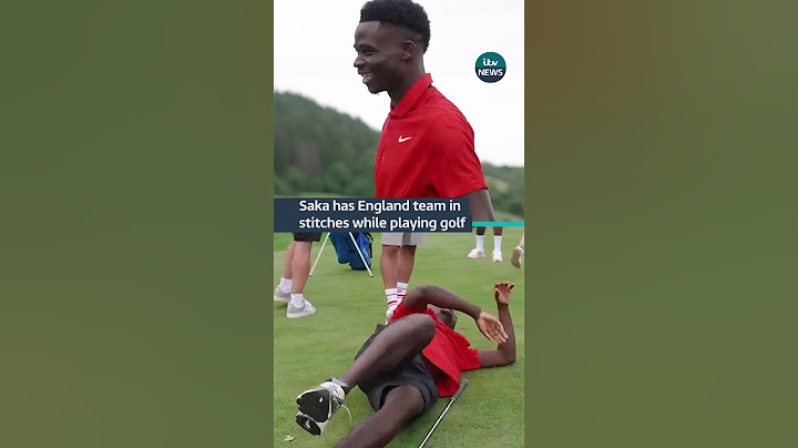 Saka tripped over a bag while celebrating his golf skills #itvnews #saka #golf #football