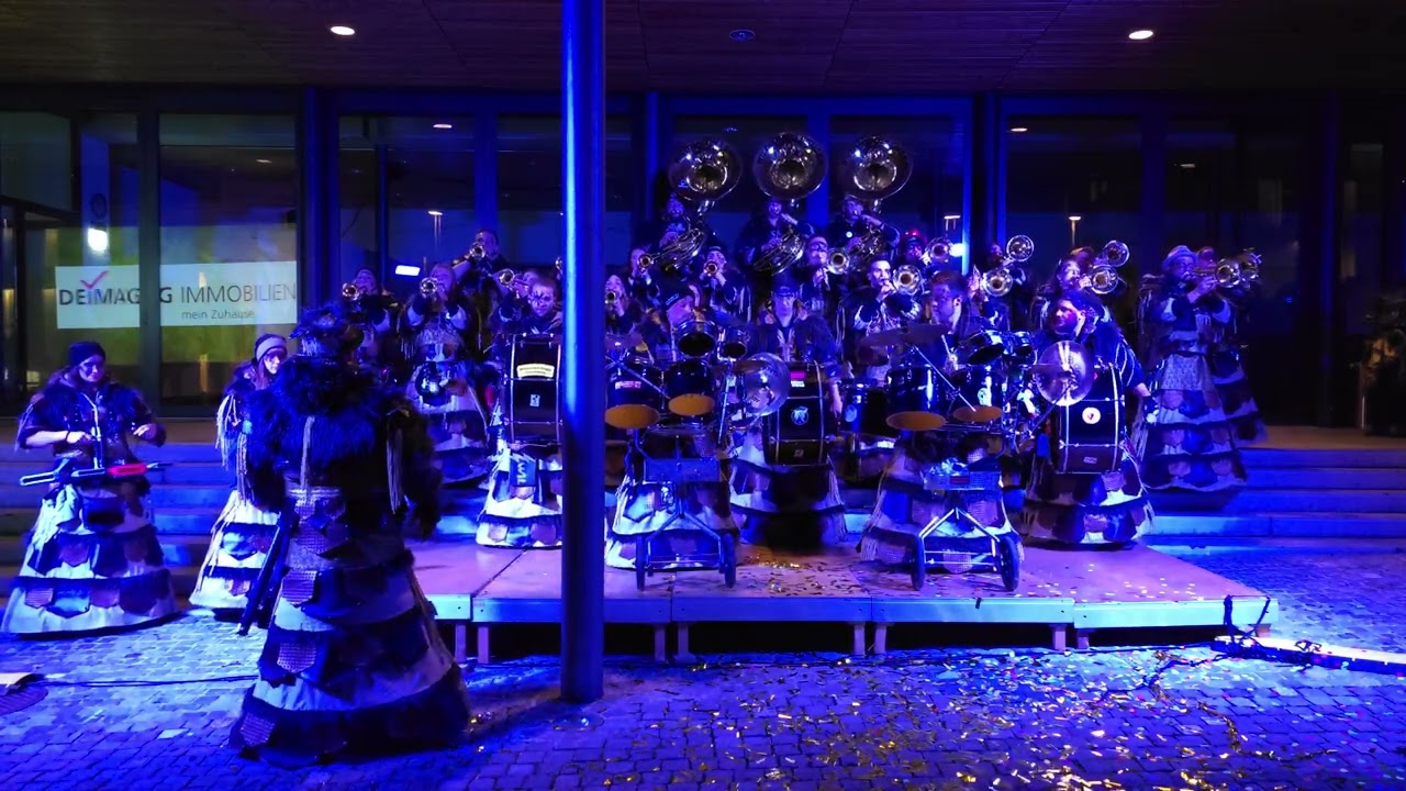 Wildmandli Triesenberg - Einmarsch