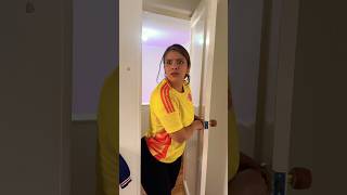 UNA CUCARACHA 🪳 QUE BAILA? 😳cute 🍒🍏🍇#familiaibañez #comedia #humor #shorts #divertido