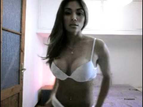 Сексуалды фигура, жұқа үсті, бірақ толық аяқтар