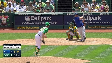 KC@OAK: Morales drives in two on single to right