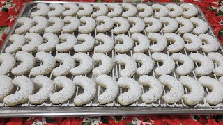 طريقة تحضير كوكيز بالفستق الحلبي Easy and Delicious Christmas Pistachio Crescent Cookies