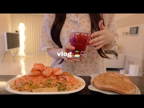 vlog | 여름맞이 집밥 🏝️ 💭 연어크림치즈 파스타 🧀 살구청, 시원한 회 냉면 만들고 아기 고양이들과 보낸 주말, 맛도리 인생 컬리템 추천 💟 (feat. 쩝쩝박사)