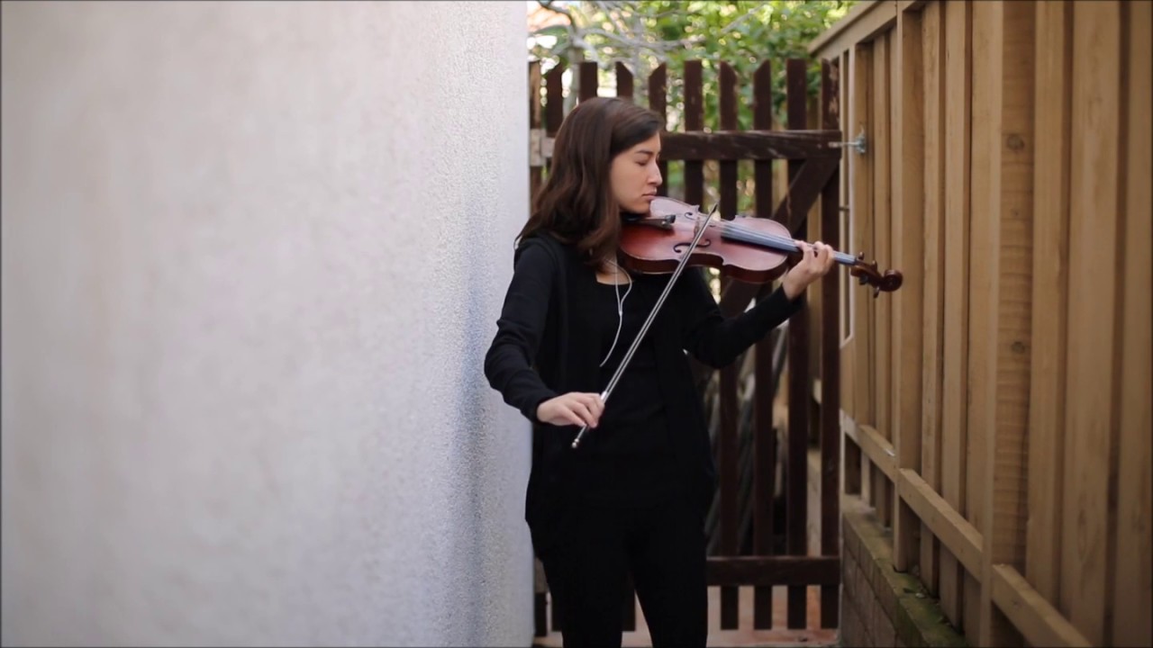 San Diego violinist Miren performing Hello by Adele for a wedding