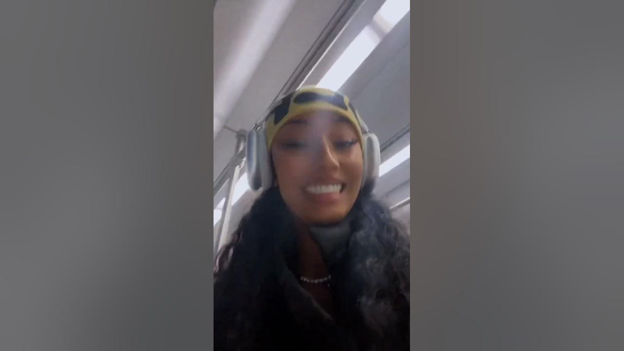 Rubi Rose TWERKING On Train 2022 - YouTube