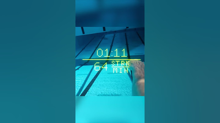 Questi occhiali da nuoto hanno un display incorporato