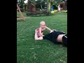شاهد كيف يقوم الطفل في مصارعة والده