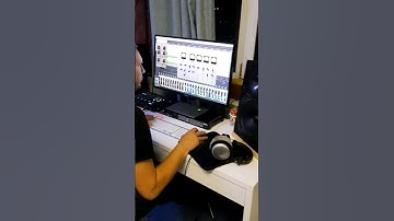 Сведение песни,Женя работает#студия#записьпесни #music #работа#тишина#дверьзапили #vladivostok