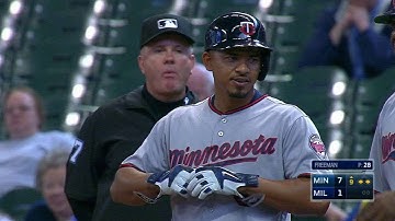 MIN@MIL: Escobar pokes an RBI single to center