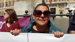 Ddl pillon, presidio Montecitorio: "Attenzione donne, è arrivato il mediatore"