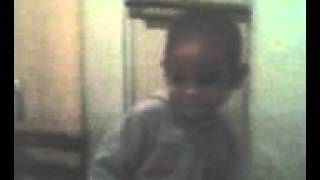 menino de 2 anos dançando psy gangnan style