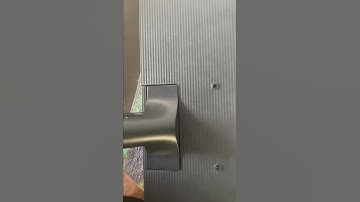 Cómo desmontar la base del monitor Samsung 32” UJ59