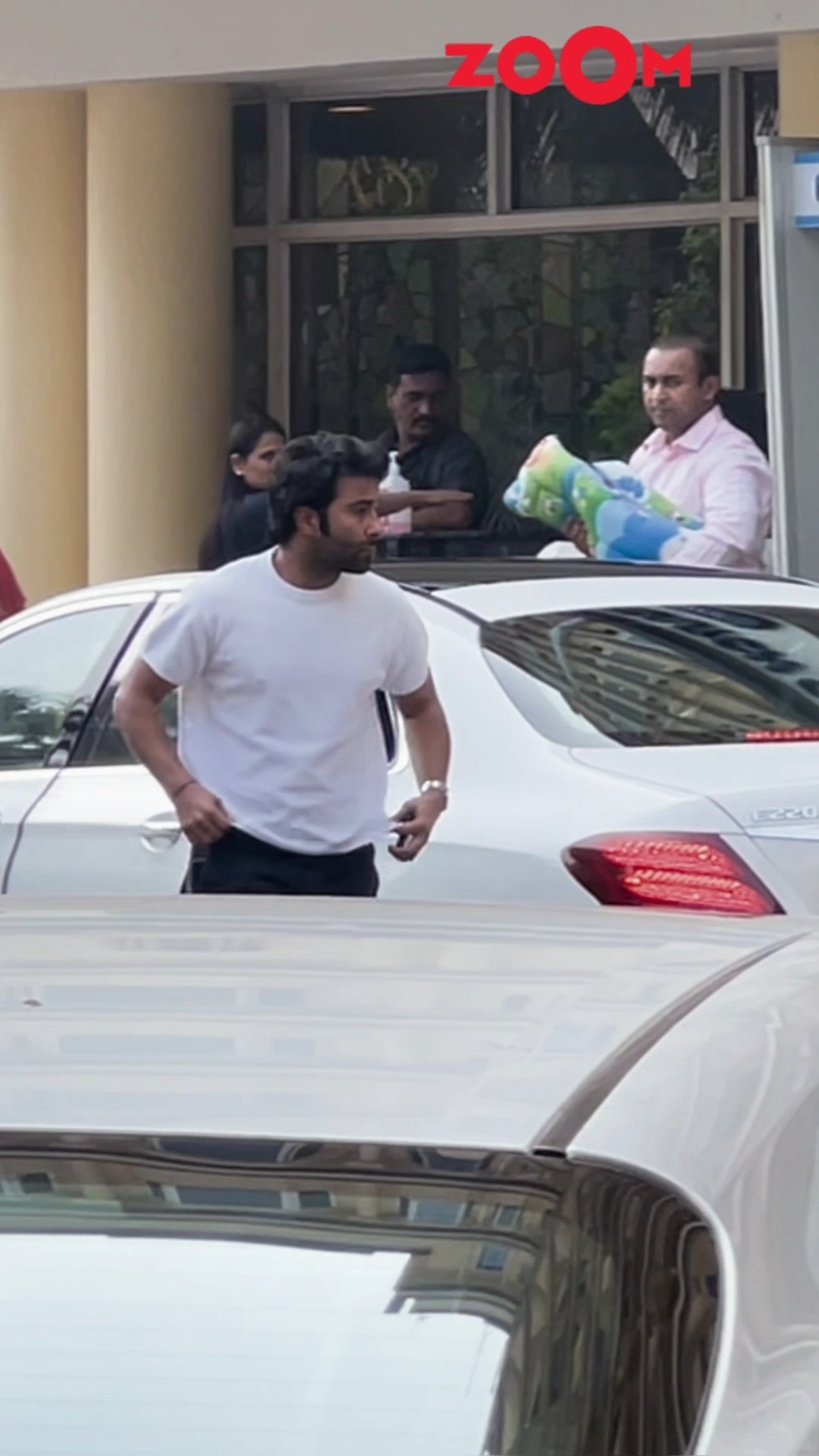 Armaan Jain with Wife ARRIVES at Lilavati hospital to take update on Saif's health ? #shorts