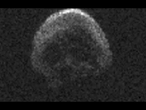 Video: Unmittelbar Nach Halloween Fliegt Ein Totenschädelförmiger Asteroid An Der Erde Vorbei