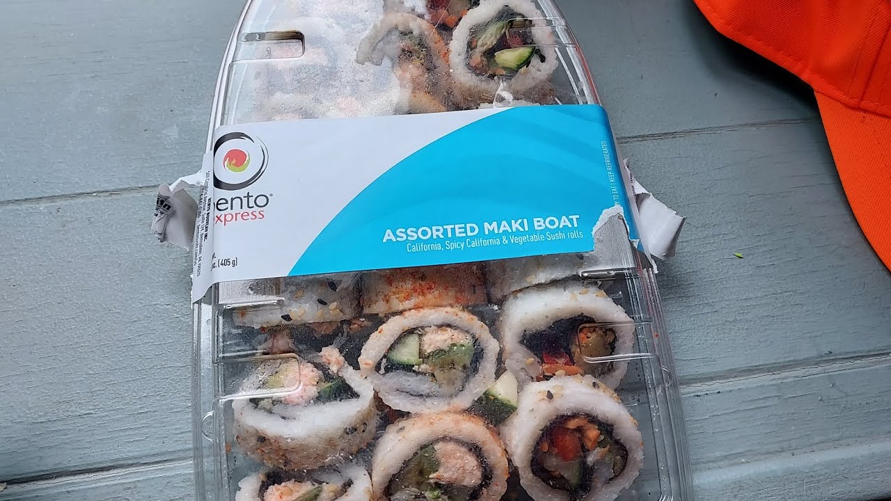 HOWDY FOOD REVIEWS Bento Express Assorted Maki Boat - YouTube