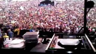 PETE GOODING DJING ON THE MAIN STAGE AT BESTIVAL 2010 PLAYING DOMAN & GOODING 'HOOKED ON YOU' Resimi