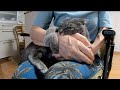 ばーばが好き過ぎてカミカミが止まらない猫