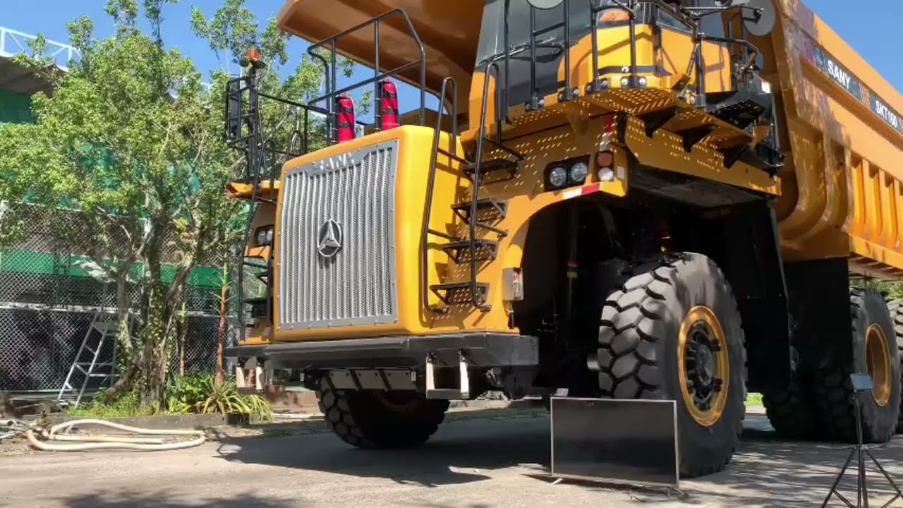 Giant Truck Crushing a 50-Inch TV | CRUSHING CRUNCHY AND SOFT THINGS WITH A GIANT TRUCK
