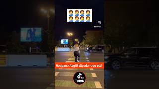 Rəqqasə Aygün Küçədə Rəqs Etdi̇
