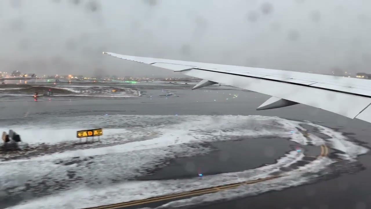 DOMESTIC 787! Air Canada flight AC488 takeoff from Toronto Pearson International Airport / YYZ-YUL