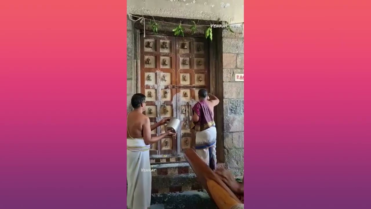 கும்பகோணம் ஶ்ரீ சக்கரபாணி திருக்கோயிலில் உத்தராயண புண்யகால திருக்காதவு திறக்கும் திருக்காட்சி