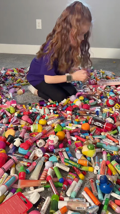 20 PURPLE LIP BALMS IN 20 SECONDS CHALLENGE 💜 @HallieOnStage114 #purple #challenge #lipbalm #cute