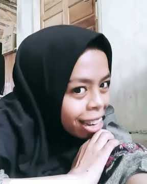 Lagi syantik cantik behel iqbal viral tik tok cewek siti badriah