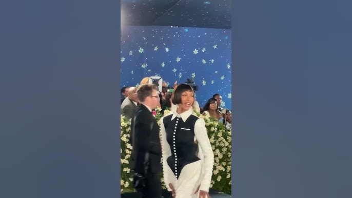 Zoe Saldaña STUNS at the 2025 Met Gala - YouTube