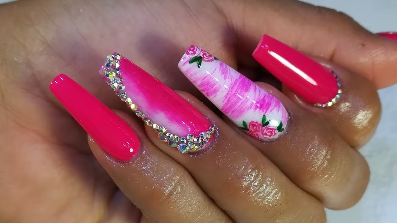 Uñas rosa fiusha y blanco + pintura acrílica 