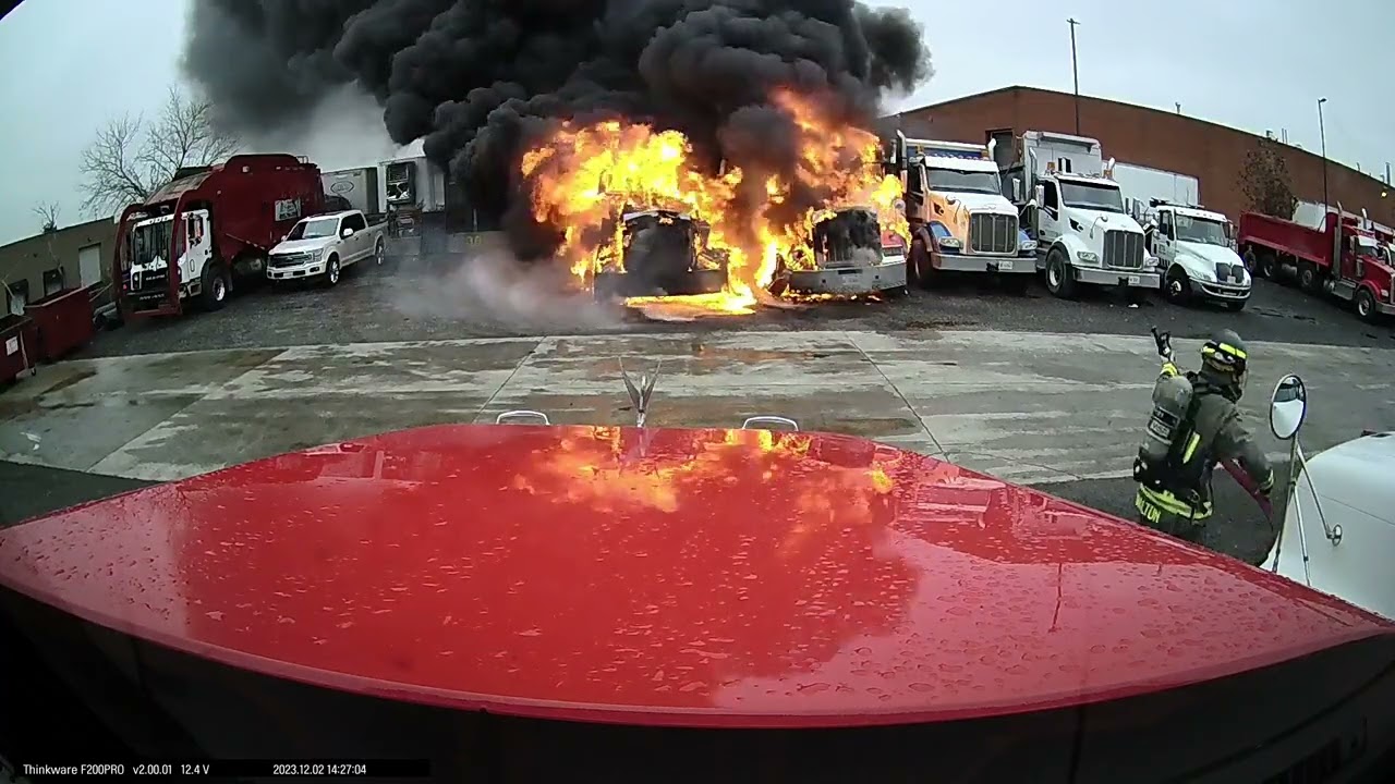 Truck fire in Mississauga Dec/02/23