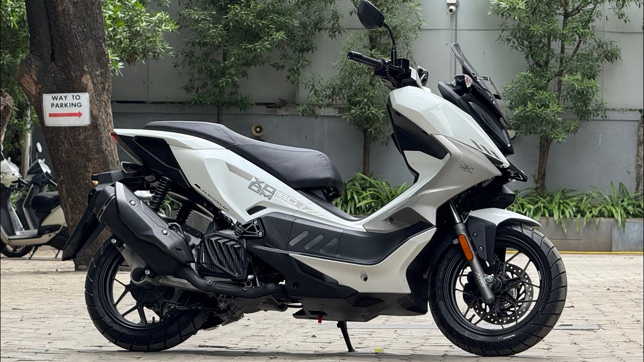 Hero Super Scooter Xoom 160 Detailed Walkaround Review | Accessories & White Colour 
