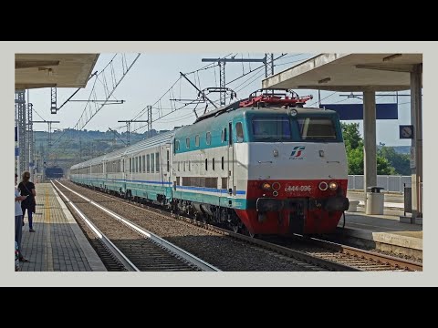 Video: Dov'è La Stazione Ferroviaria Di Leningradsky?