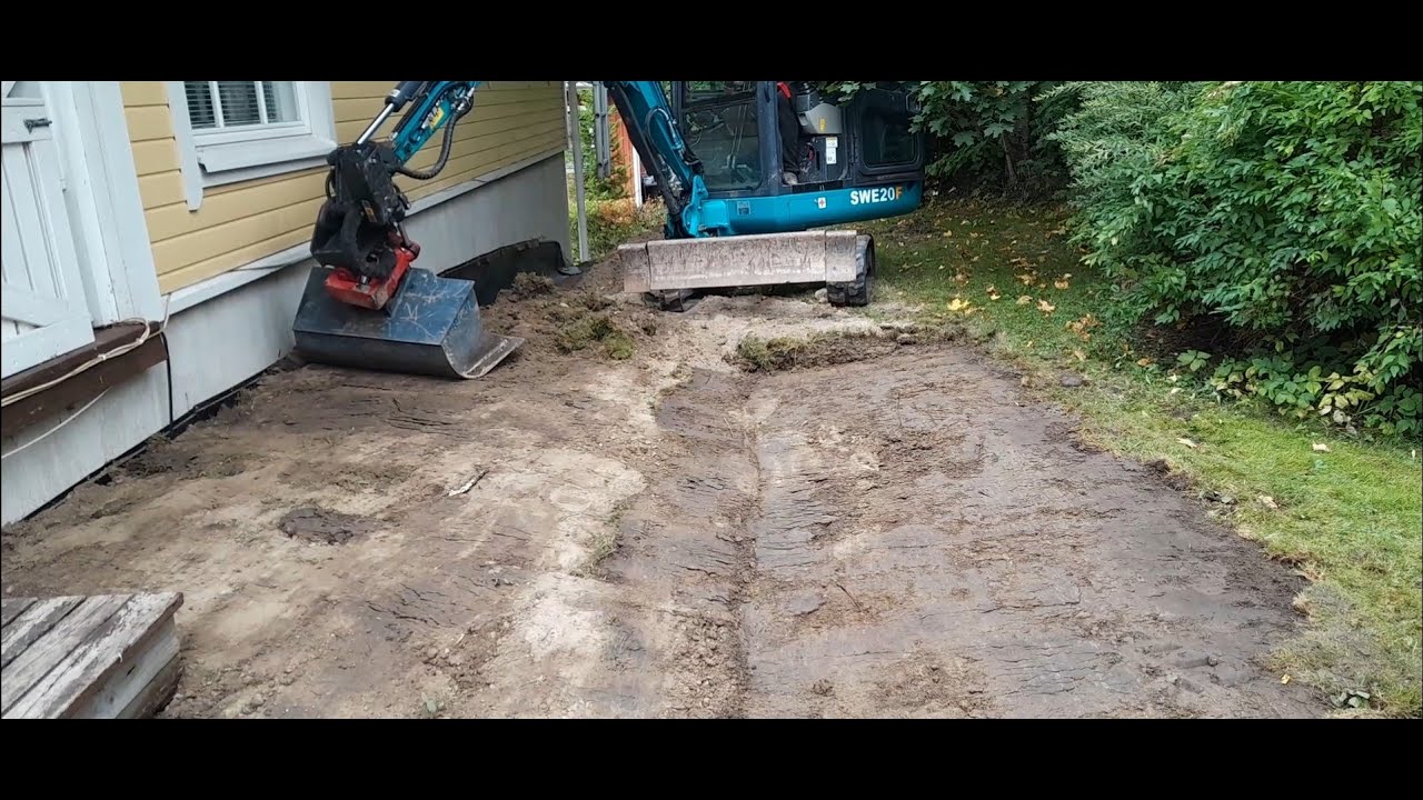 Ditch next to the house/ Sunward / Tiltrotator