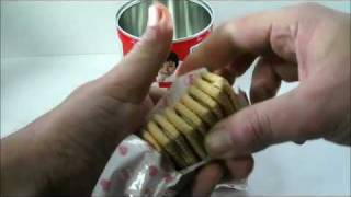 ビスコ保存缶(Bisco, cream sand biscuit)(Preserved food)(HD)