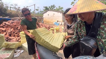 Thời Tiết Nắng Nóng 40 Độ Chị Ly Mẹ Đơn Thân Được Anh Hàng Xóm Sang Giúp Bê Gạch |Cói Lalin