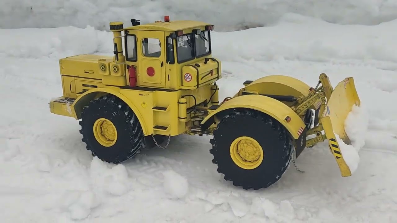 К 700, а чистит снег масштабъём к 10.