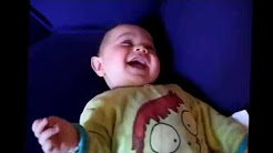 Le Bebe Qui Rigole Youtube