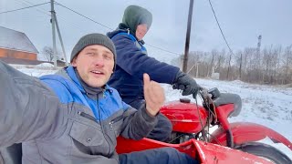 Зимой по полям на мотоцикле Урал