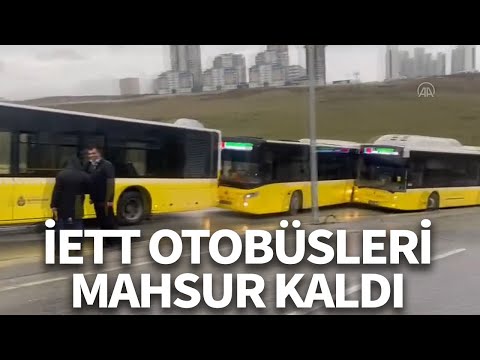 Avcılar'da 3 İETT otobüsü kayganlaşan yolda mahsur kaldı