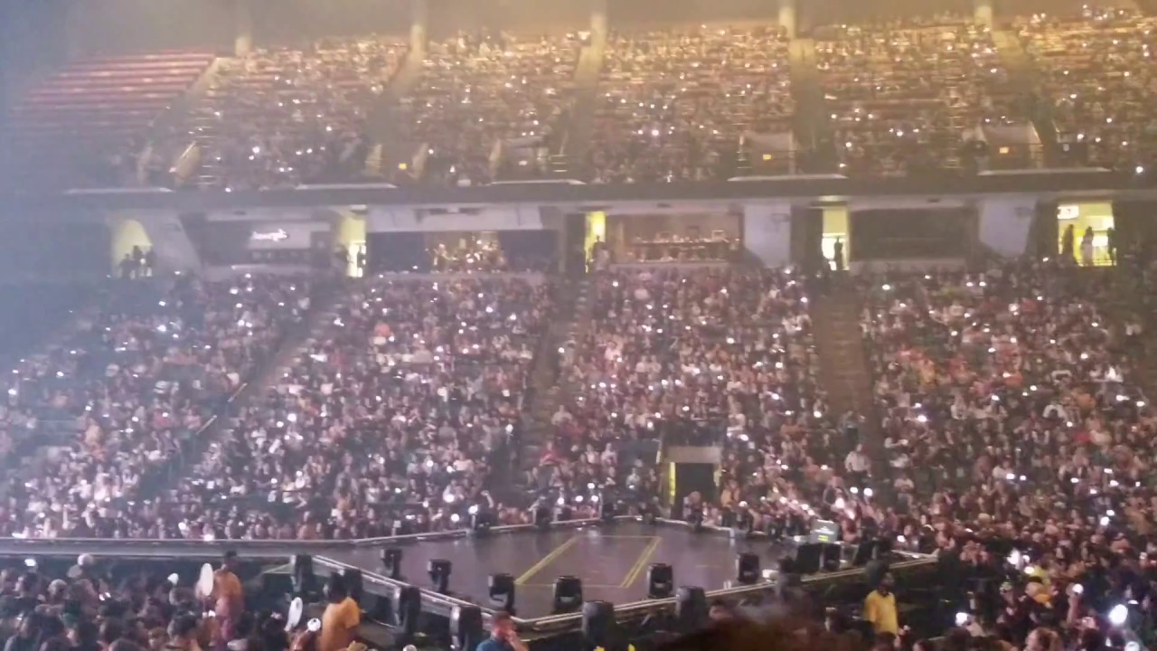 180922 ARMY singing EPIPHANY // BTS LOVE YOURSELF TOUR // CANADA