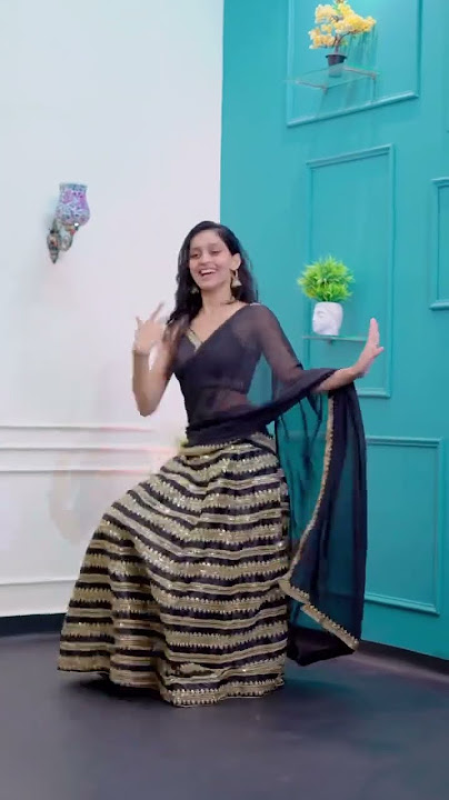 Chamak Challo Chel Chabeli #rightdirection #ShortsDanceVideo #Shruti #youtubeshorts