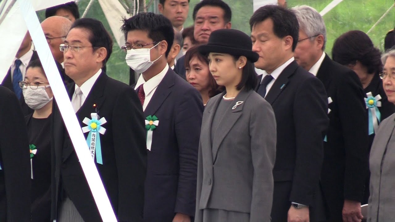 千鳥ケ淵で戦没者拝礼式 佳子さまが初参列 - YouTube