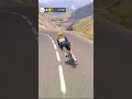 Is it 𝙢𝙚𝙨𝙢𝙚𝙧𝙞𝙨𝙞𝙣𝙜 or 𝙩𝙚𝙧𝙧𝙞𝙛𝙮𝙞𝙣𝙜 watching Tom Pidcock descending!? #cycling #TourDeFrance
