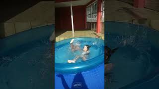 Dançando Na Piscina