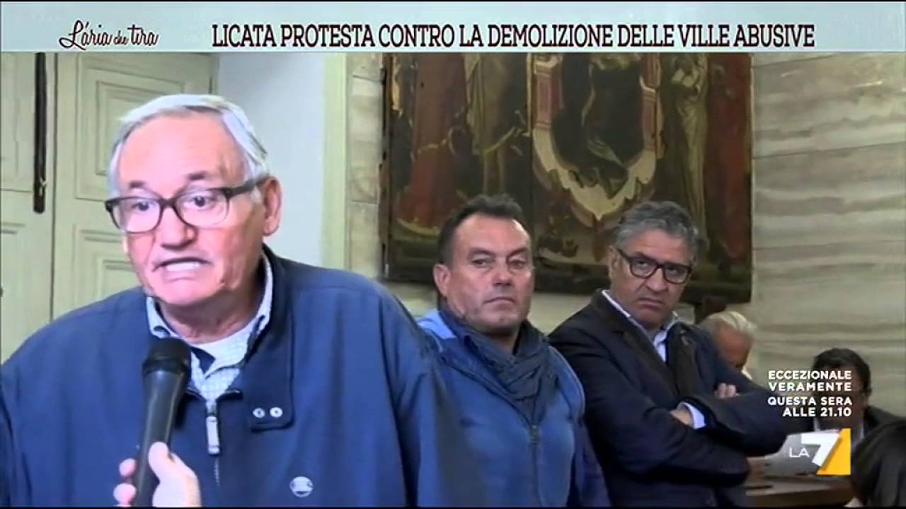 Licata protesta contro la demolizione delle ville abusive