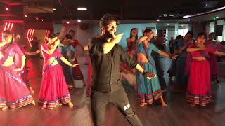 Chinese Girls dancing on Laung Lachi (Devesh Mirchandani) Chinese Girls dancing on Laung Lachi (Devesh Mirchandani)